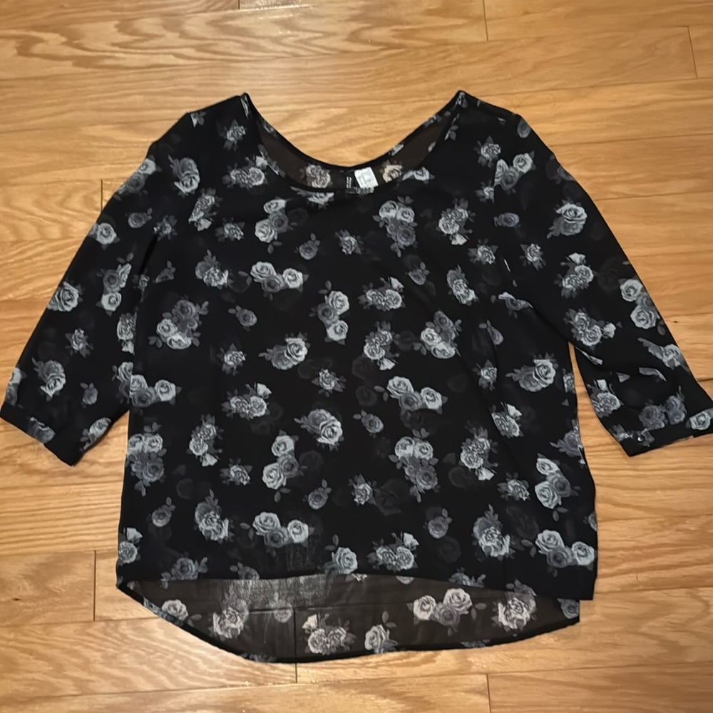 H&M Divided size L/12 black sheer 3/4 sleeve top with white and gray roses